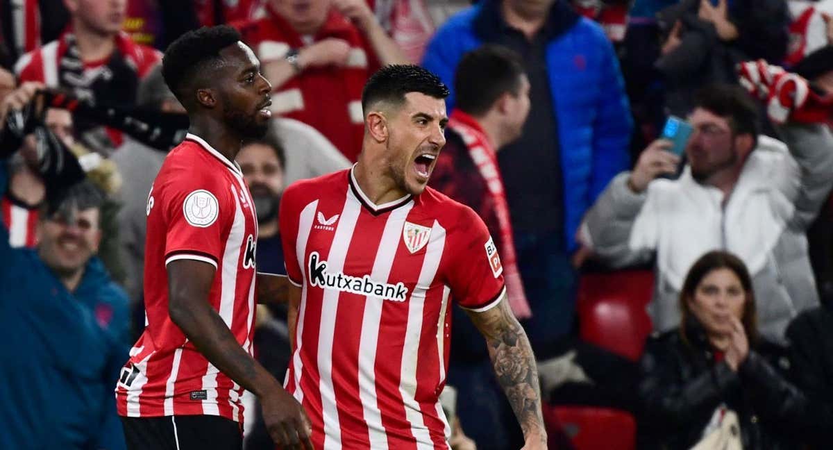 Yuri Berchiche e Iñaki Williams celebran la victoria liguera frente al Mallorca. /Efe