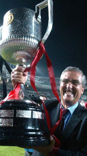 Manzano con la Copa del Rey. Efe