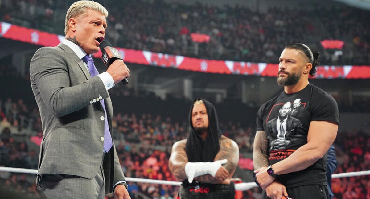 Cody Rhodes, Roman Reigns y Solo Sikoa.