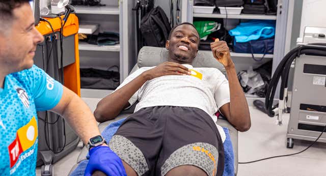 Diakhaby vuelve a Valencia… pero regresará a Lyon para una segunda operación