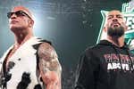The Rock y Roman Reigns se lían a latigazos en el Raw previo a WrestleMania