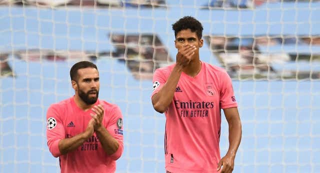 Lo que todavía no se ha contado de la fatídica noche de Varane contra el City: pidió perdón al vestuario y hablar ante los medios