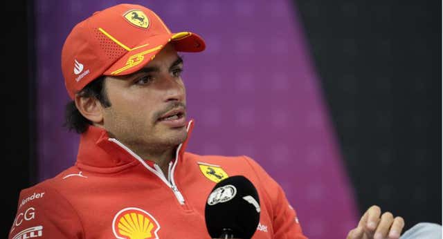 Carlos Sainz ‘acelera’ para desvelar su futuro: «Estoy hablando con varios equipos»