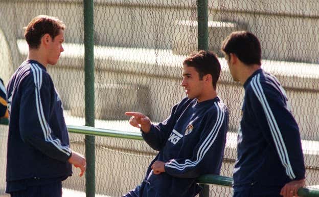 Raúl y Redondo, en un entrenamiento del Madrid en la antigua Ciudad Deportiva.