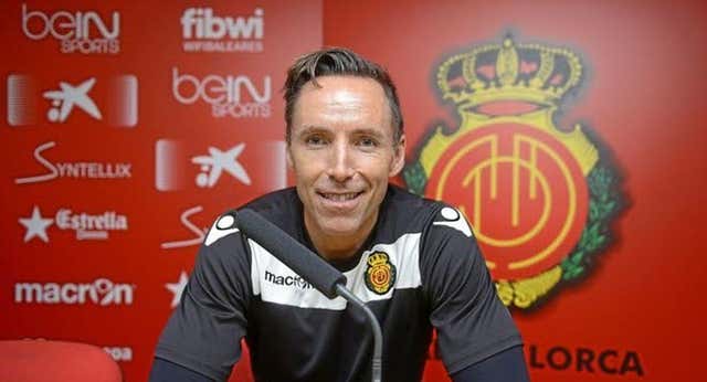 Qué hace el MVP de la NBA Steve Nash en el palco de la final de la Copa del Rey
