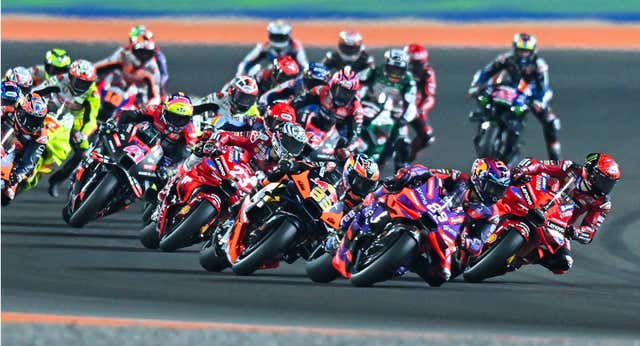 El mercado de fichajes de MotoGP juega al escondite inglés