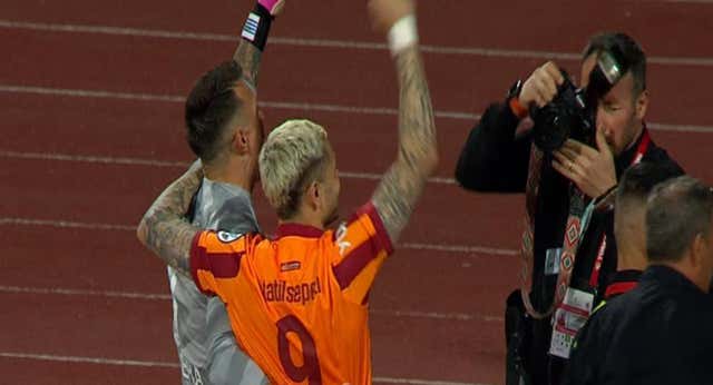 Enésimo bochorno en Turquía: el Fenerbahçe juega la Supercopa con el Sub-19 y se retira tras un gol de Icardi al minuto