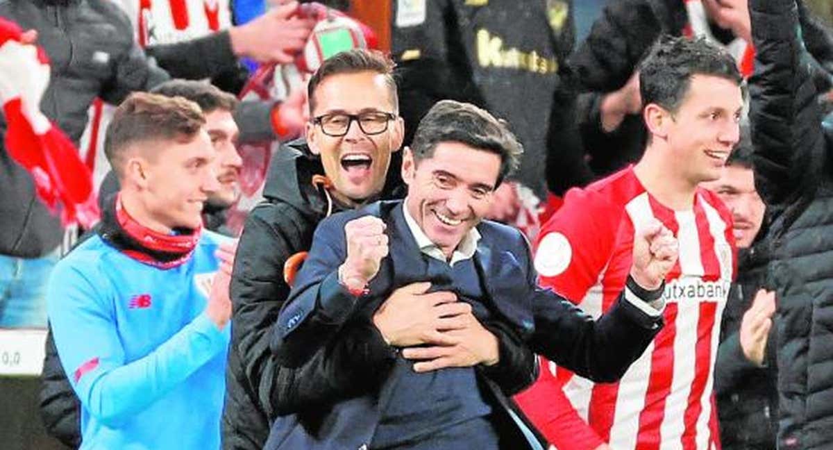 Marcelino celebra una victoria del Athletic en Copa del Rey en su etapa en San Mamés. /EFE