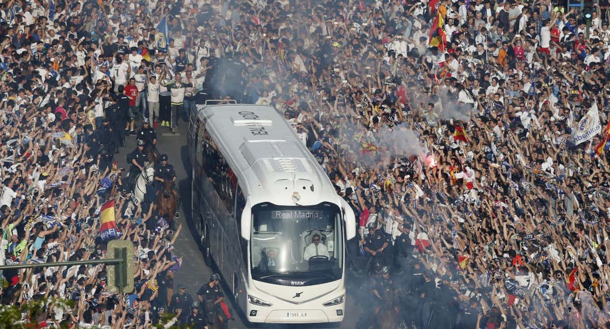 Quedada busiana del Real Madrid en el Santiago Bernabéu.