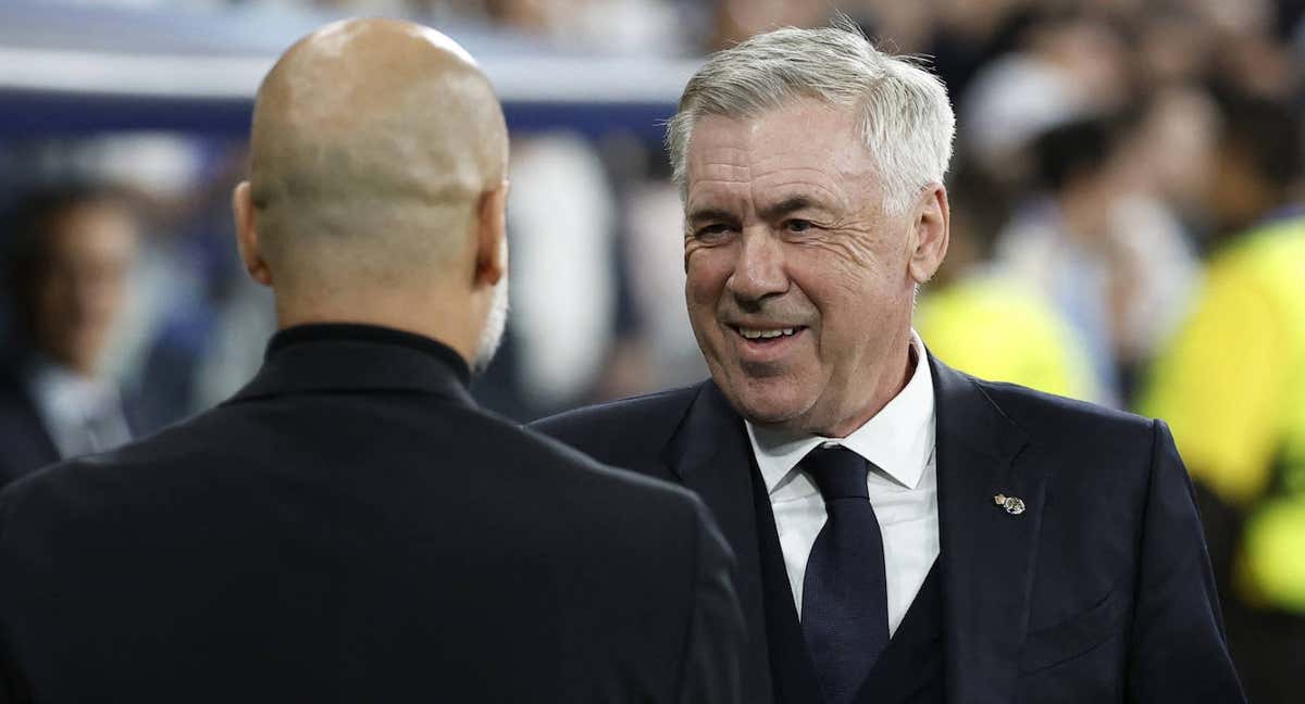 Ancelotti saluda a Guardiola antes del partido. /REUTERS