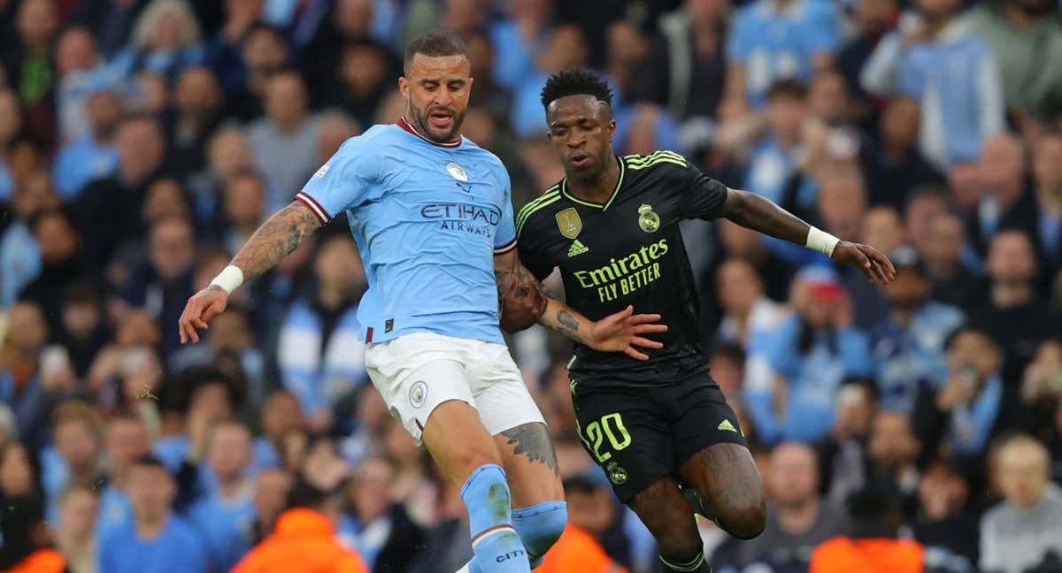 Kyle Walker frente a Vinicius en el parrido de vuelta de la temporada pasada en Manchester./Getty Images