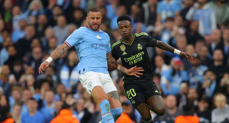 Kyle Walker frente a Vinicius en el parrido de vuelta de la temporada pasada en Manchester.