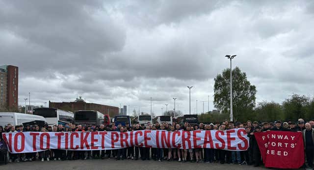 La afición del Liverpool se rebela por el aumento del precio en los abonos