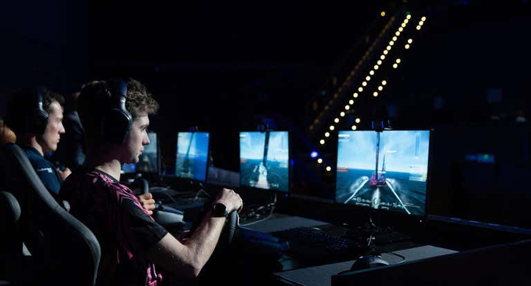Lukas Mohr, gamer profesional, en el estreno de AC Sailing.