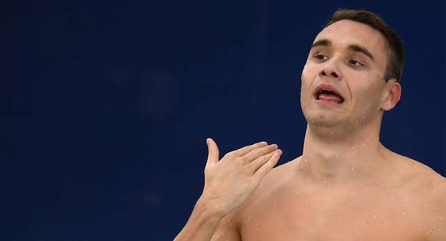 Una peineta a los fotógrafos y un triunfo prometedor: así es el regreso a la competición del oro olímpico Kristof Milak