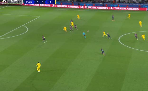 Pedri juega de primeras para Cancelo  WYSCOUT