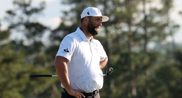 Jon Rahm se enreda en Augusta y está obligado a remontar ocho golpes