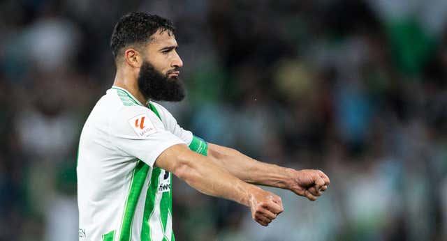 Fekir pasa del ‘castigo’ de Pellegrini a poner en pie el Benito Villamarín