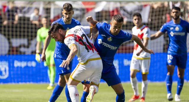 Cero goles y nueve tarjetas definen un Rayo-Getafe descafeinado