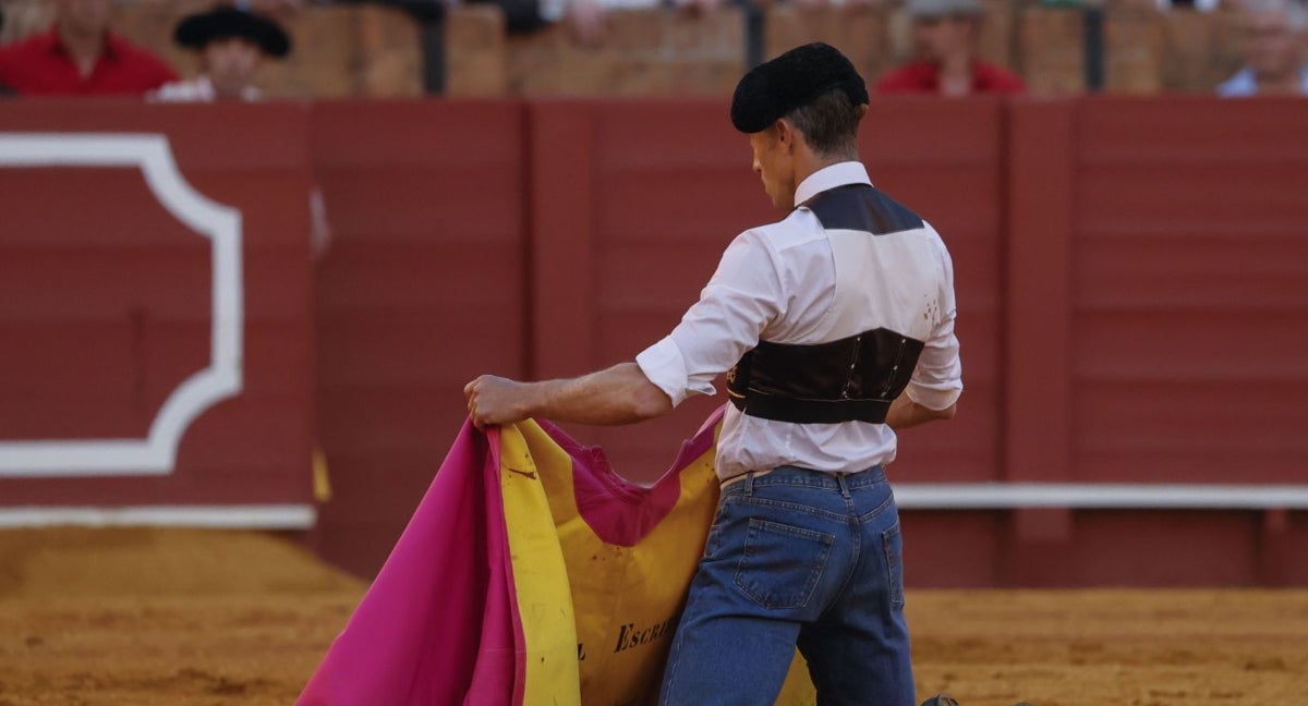 El torero Manuel Escribano con la ropa del Chimy Ávila.