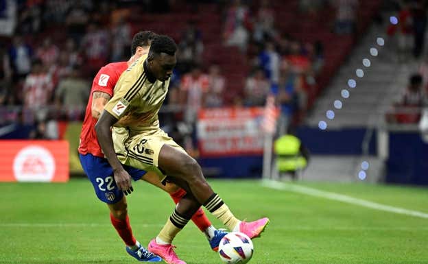 Samu Omorodion, durante el único partido que disputó con el Granada en Primera División.  AFP