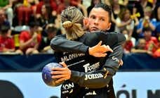 La quisieron echar del balonmano tras tener una bebé y ahora irá a los JJOO de París: «Lo más bonito es que mi hija esté aquí conmigo»