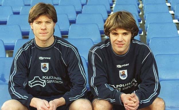 Xabi Alonso y su hermano Mikel, en su etapa en la Real Sociedad.  Relevo