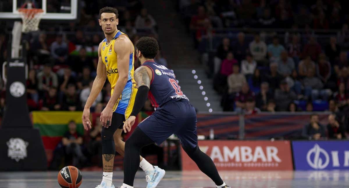 Wade Baldwin ante Markus Howard en el enfrentamiento entre Baskonia y Maccabi del pasado 1 de febrero./Getty Images