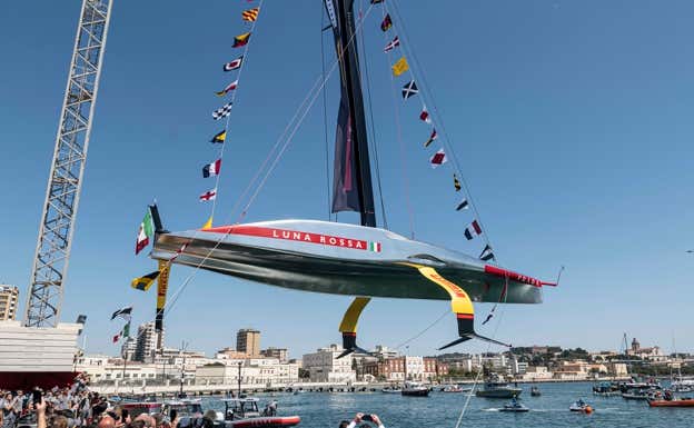 El nuevo AC75 del Luna Rossa Prada Pirelli.  IVO ROVIRA