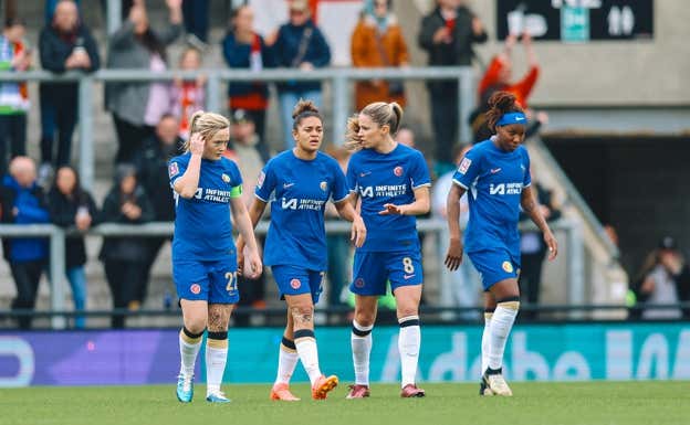 Cuthbert, Jess Carter, Leupolz y Buchanan durante un partido.  CHELSEA WOMEN