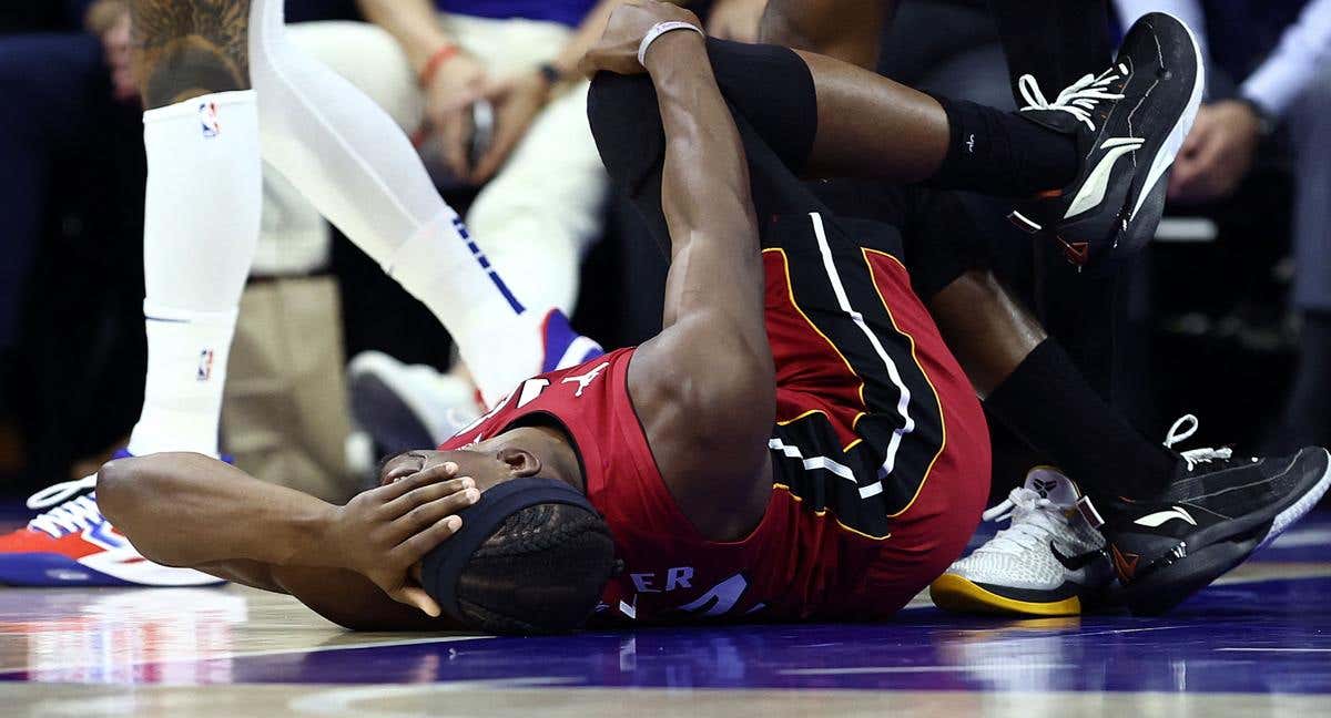 Jimmy Butler, en el momento de su lesión contra el partido contra los 76ers./AFP