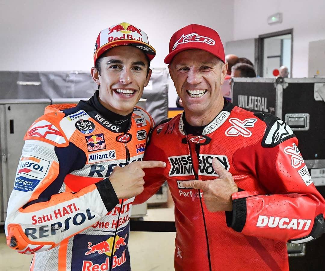 Randy Mamola posa con Marc Márquez durante su etapa en el equipo Repsol. INSTAGRAM