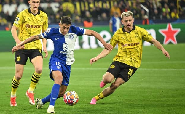 Nahuel Molina, durante el partido ante el Borussia Dortmund.  AFP