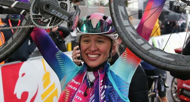 La increíble historia de Kasia Niewiadoma: gana la Flecha Valona y celebra una victoria… ¡cinco años después!