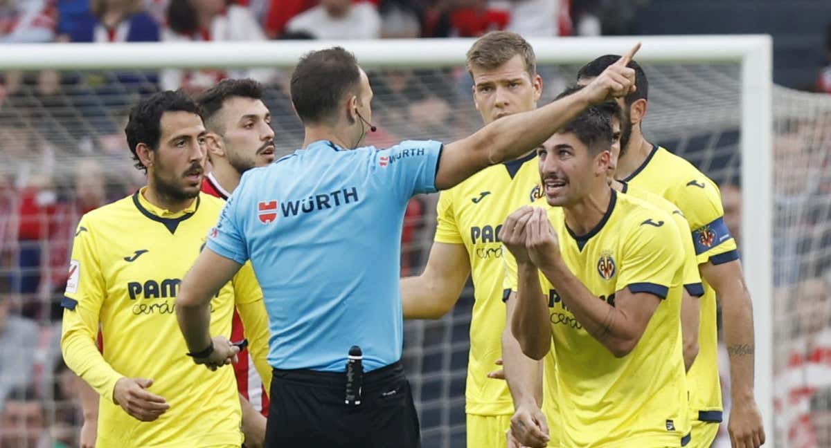 El Villarreal cuestiona una decisión arbitral./EFE