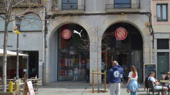 La tienda del Girona en La Rambla de la Llibertat. /RELEVO