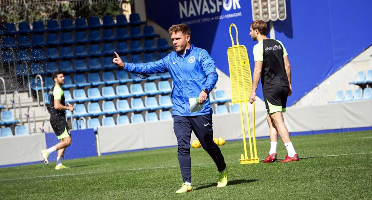 Ferran Costa en un entrenamiento del Andorra.