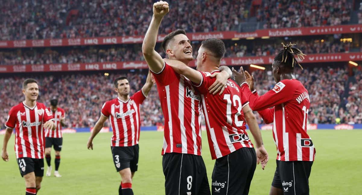 Los jugadores del Athletic celebran el gol de Sancet ante el Villarreal./EFE