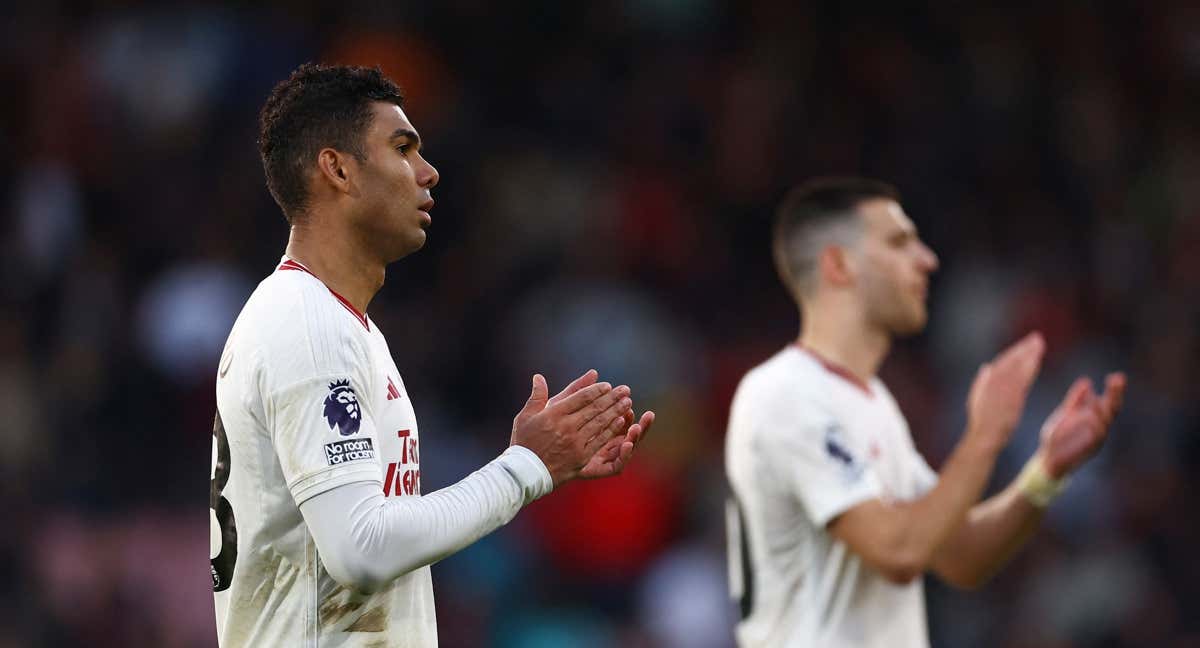 Casemiro aplaudiendo tras el final de un partido con el United. /REUTERS