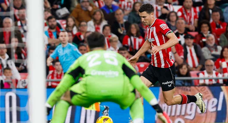 Óscar de Marcos se perderá la jornada 33 por acumulación de tarjetas.