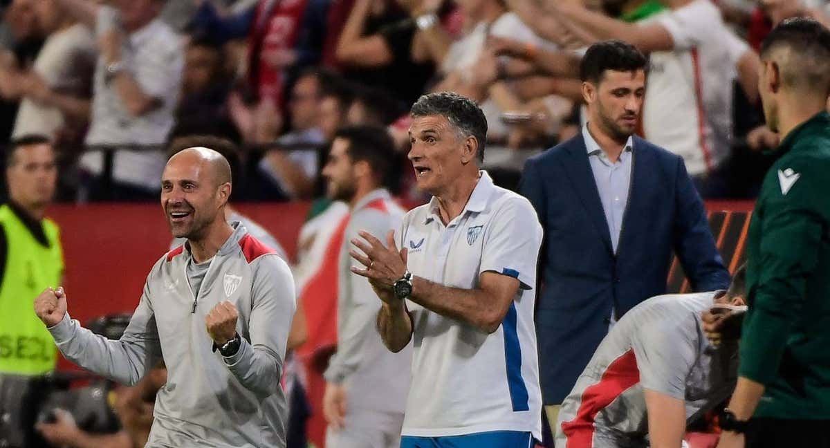 José Luis Mendilibar celebra uno de los goles de aquel partido ante el Manchester United.