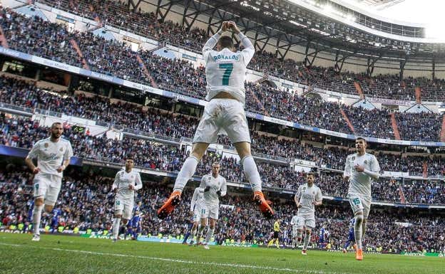 Cristiano celebra un gol en el Santiago Bernabéu. EFE