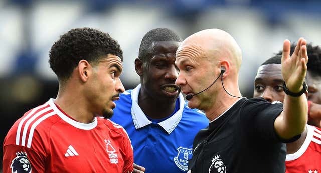 El Nottingham Forest estalla: tres penaltis no pitados y denuncia ante el VAR por ser aficionado del Luton