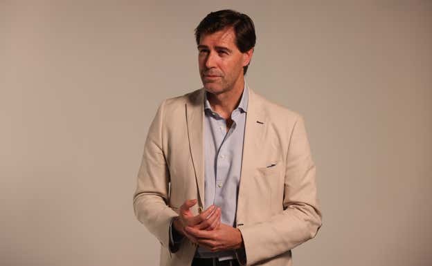 Raúl Chapado, en su visita a la redacción de Relevo. RELEVO/SALVADOR FENOLL