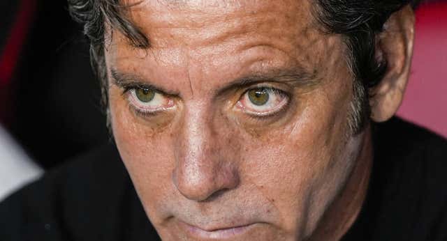 Y sin hacer ruido, Quique Sánchez Flores