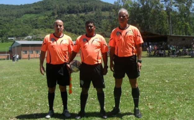 El gallego en uno de sus partidos arbitrados en Brasil.