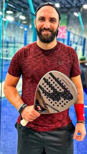 Higuaín durante un partido de pádel. RRSS