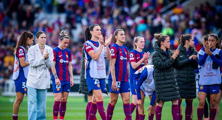 Las jugadoras del Barça agradeciendo a la afición.