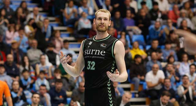 Tryggvi Hlinason, el pastor que cambió las ovejas por la pelota de baloncesto
