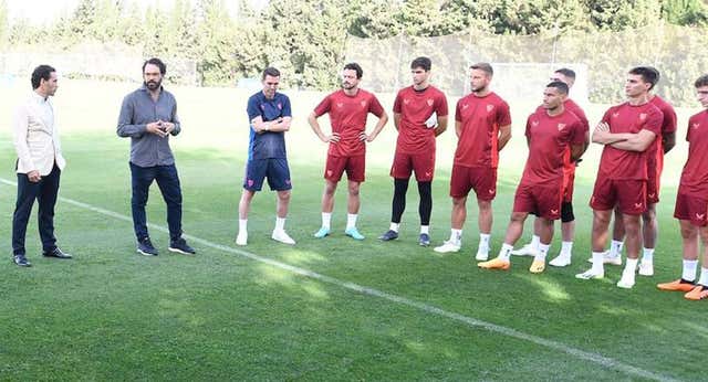 Ante la ausencia de Monchi, Sergio Ramos y Del Nido Carrasco asumen el liderazgo motivacional
